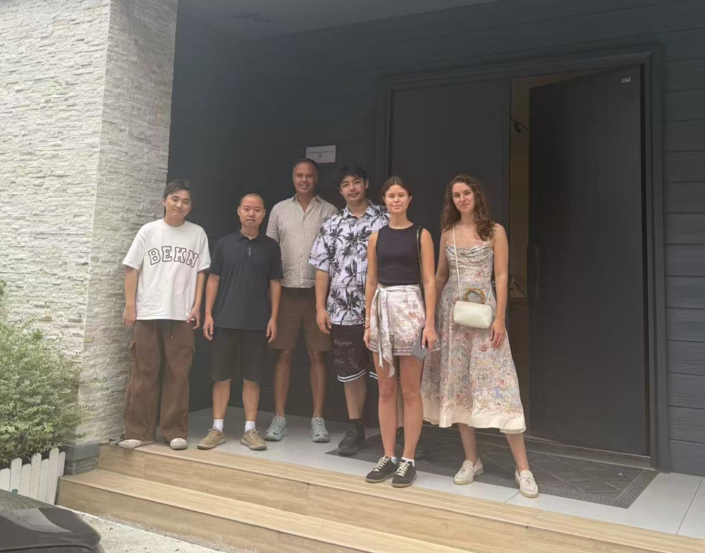 俄罗斯客商携家人深度考察汉良佛山工厂 共绘中俄装配式建筑合作新蓝图